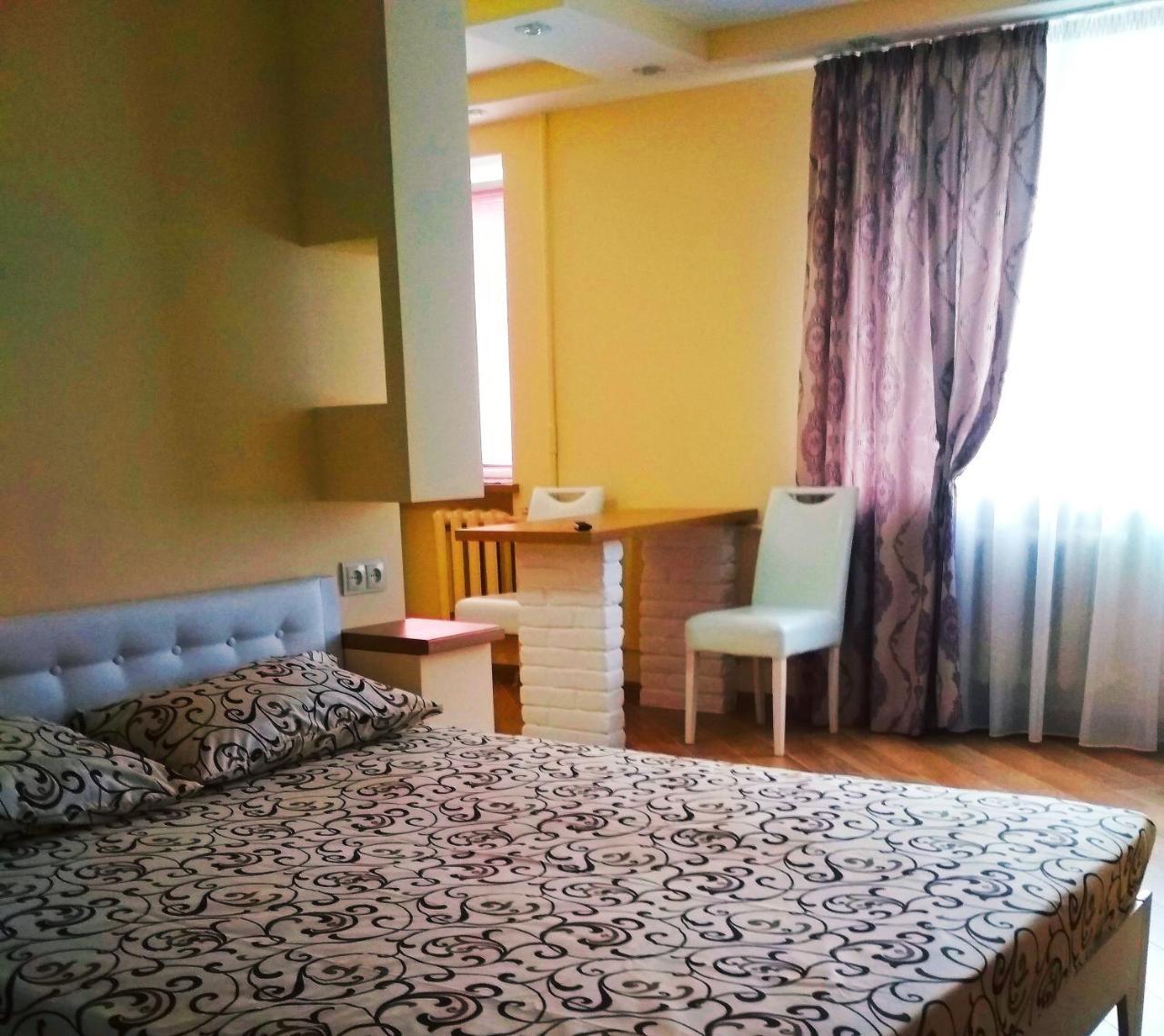 Apartments In The Center Maidan Rivne Exterior photo