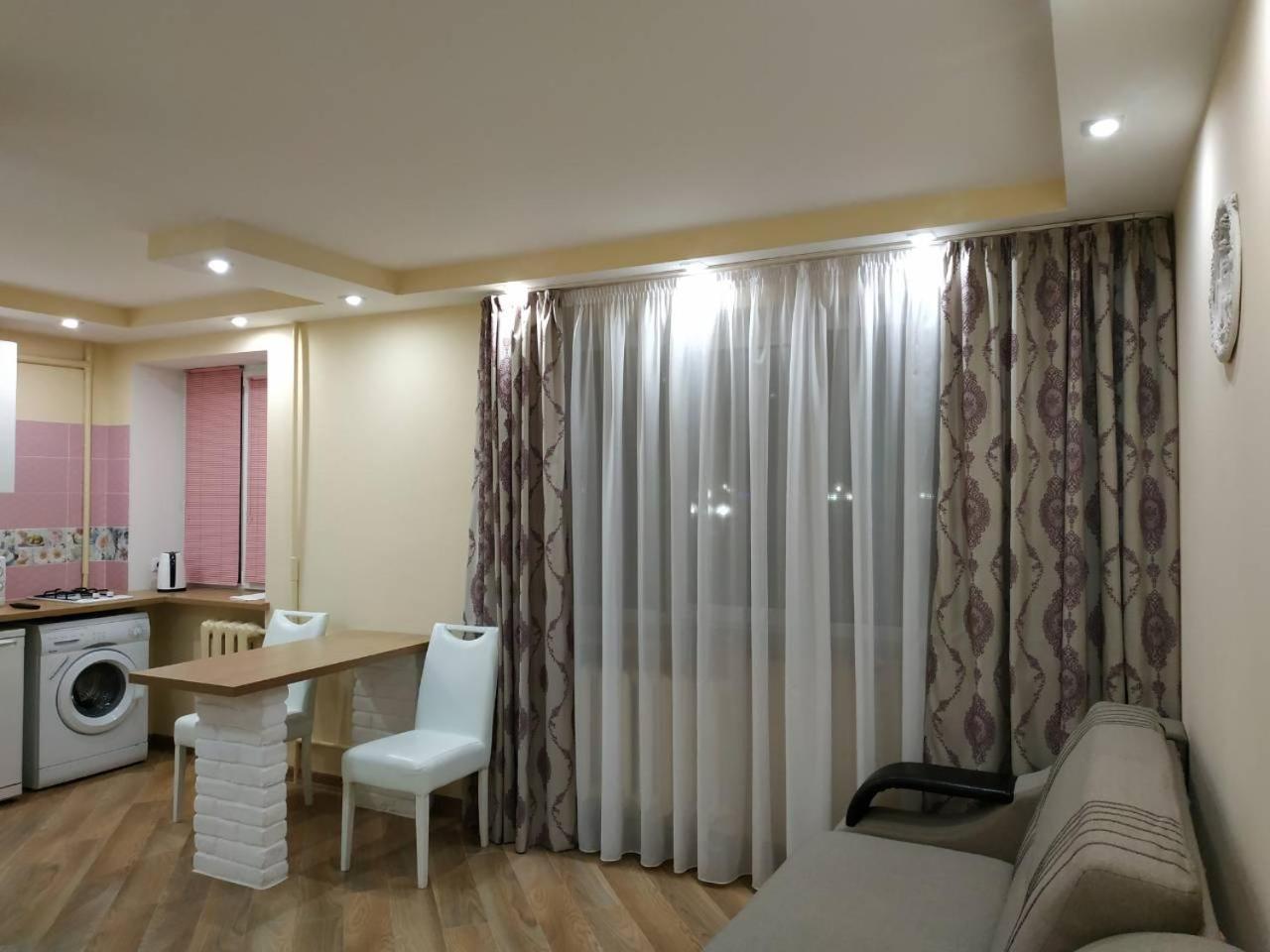 Apartments In The Center Maidan Rivne Exterior photo