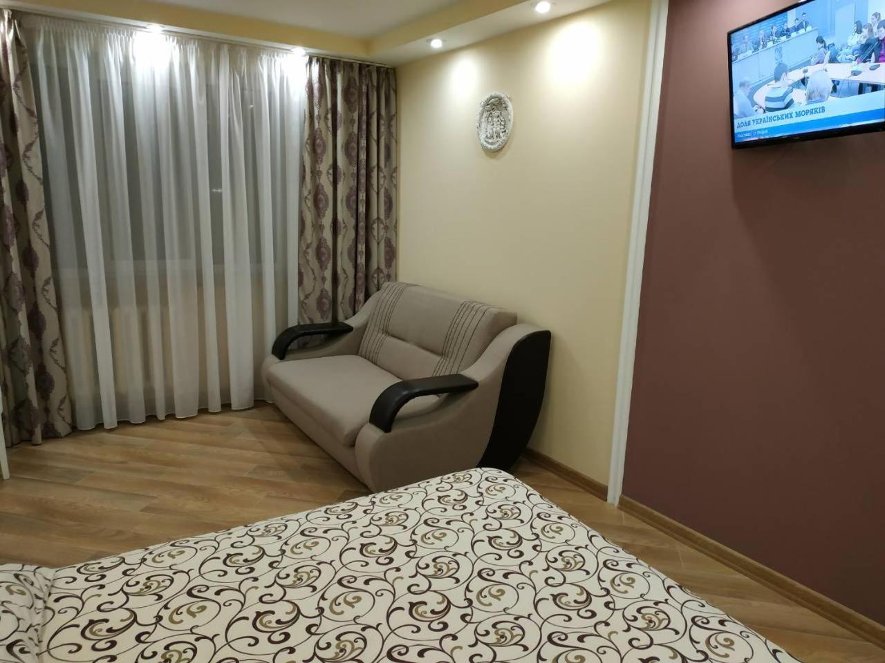 Apartments In The Center Maidan Rivne Exterior photo