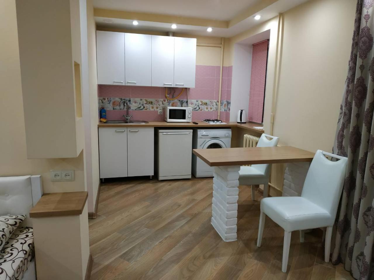 Apartments In The Center Maidan Rivne Exterior photo