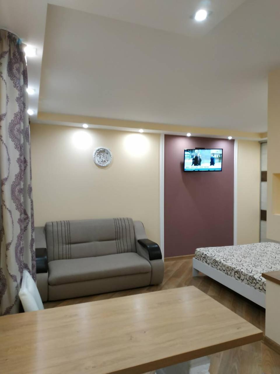 Apartments In The Center Maidan Rivne Exterior photo