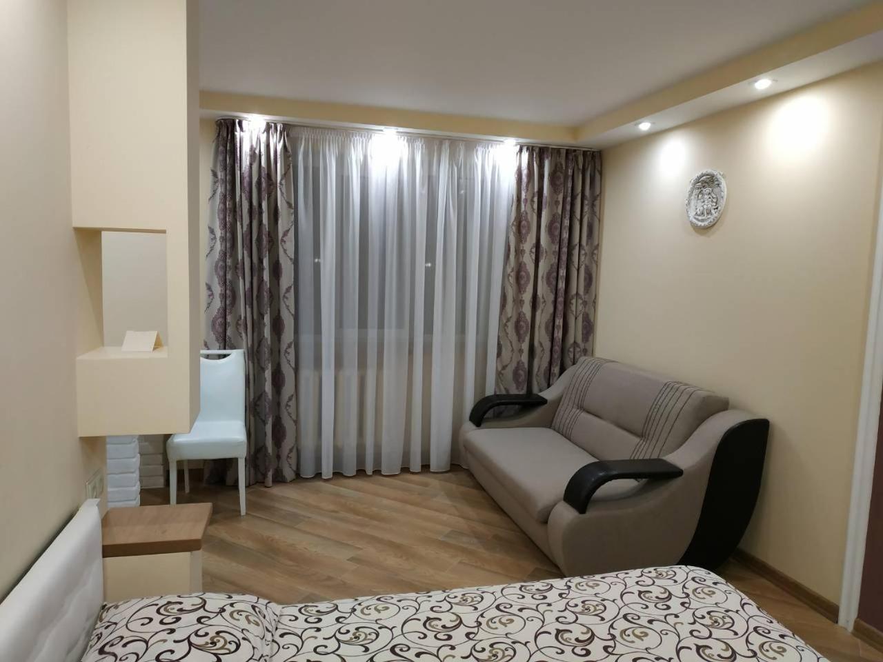 Apartments In The Center Maidan Rivne Exterior photo